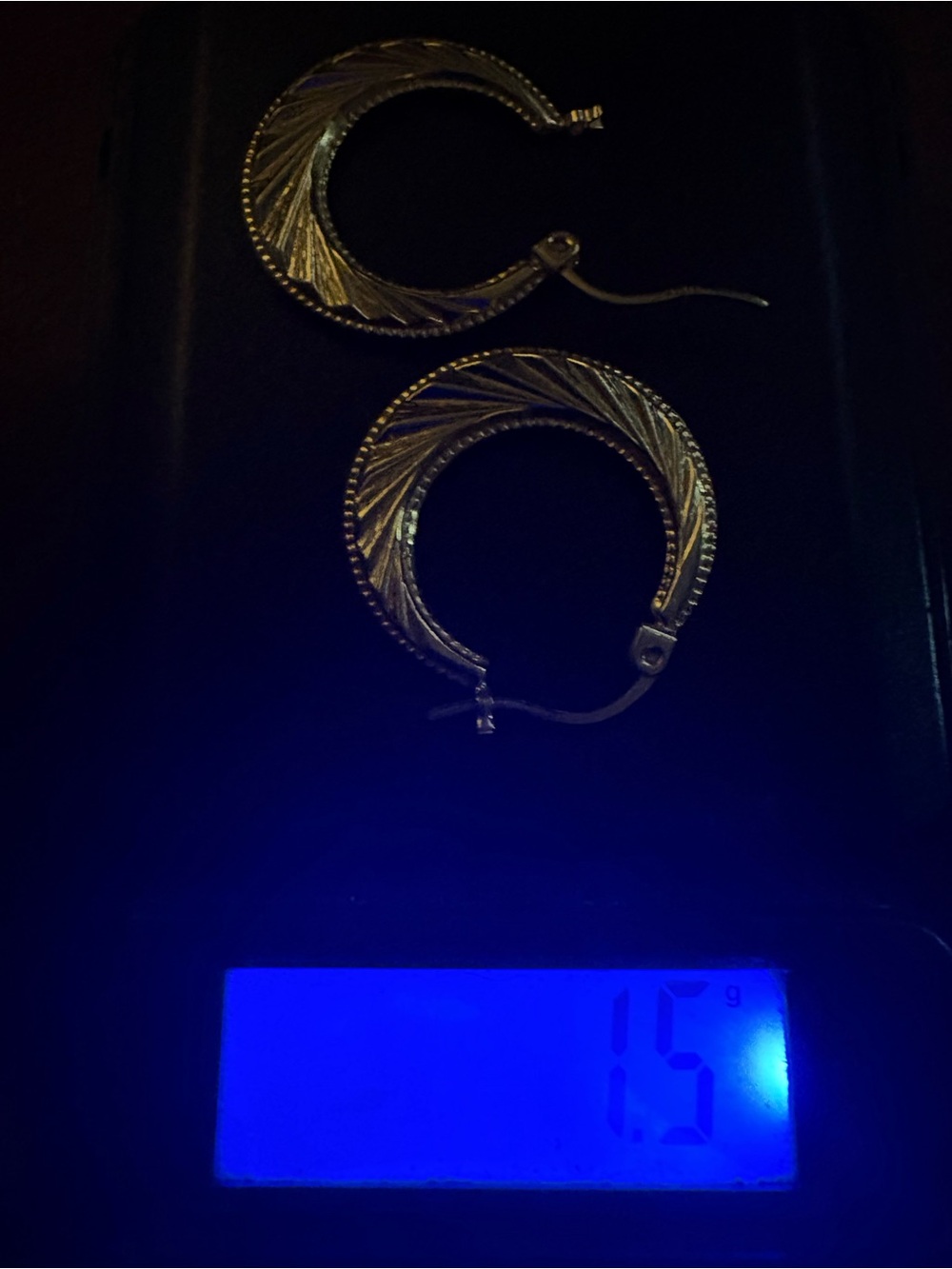 Vintage 14 carat, yellow gold, textured hoop earrings. - Picture 5 of 6